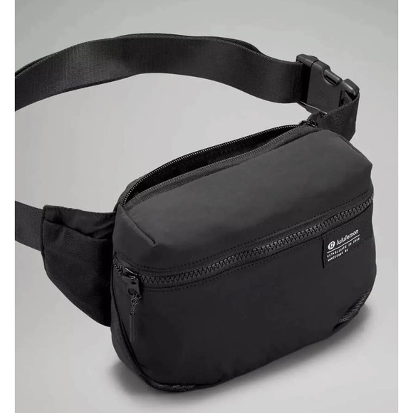 Lululemon Accessories - 🎊🎉NWT Lululemon Clean Lines Belt Bag Black 2L